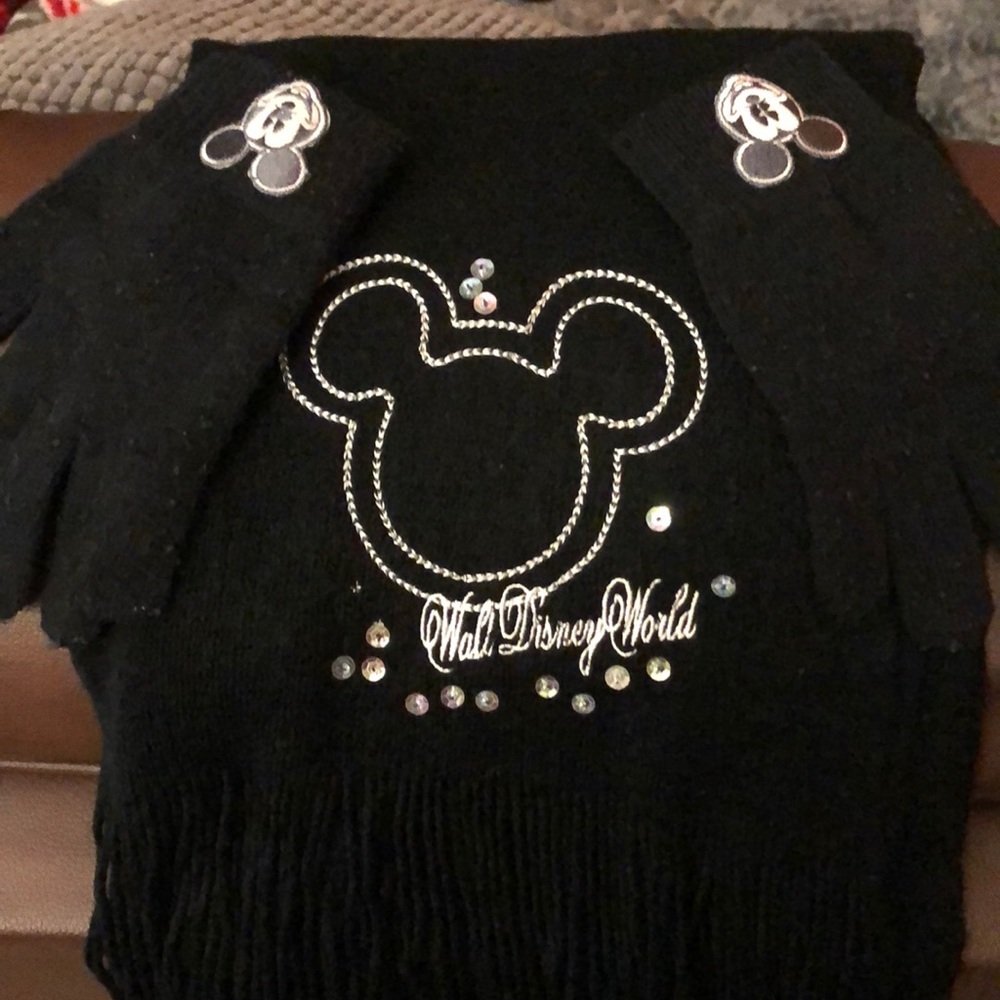 Mickey Mouse scarf and matching gloves from Disney